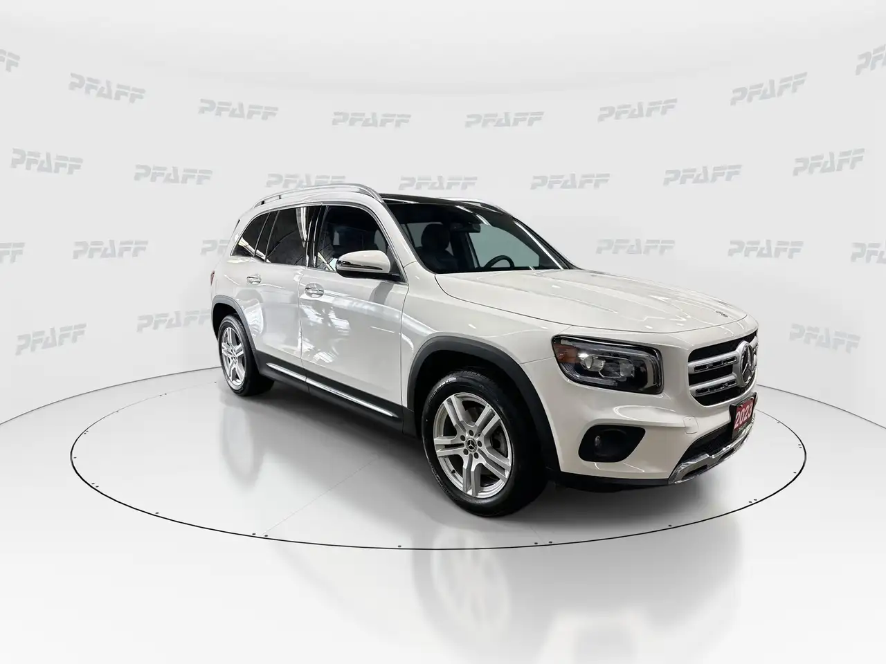 Mercedes-Benz GLB снимка Mercedes-Benz GLB