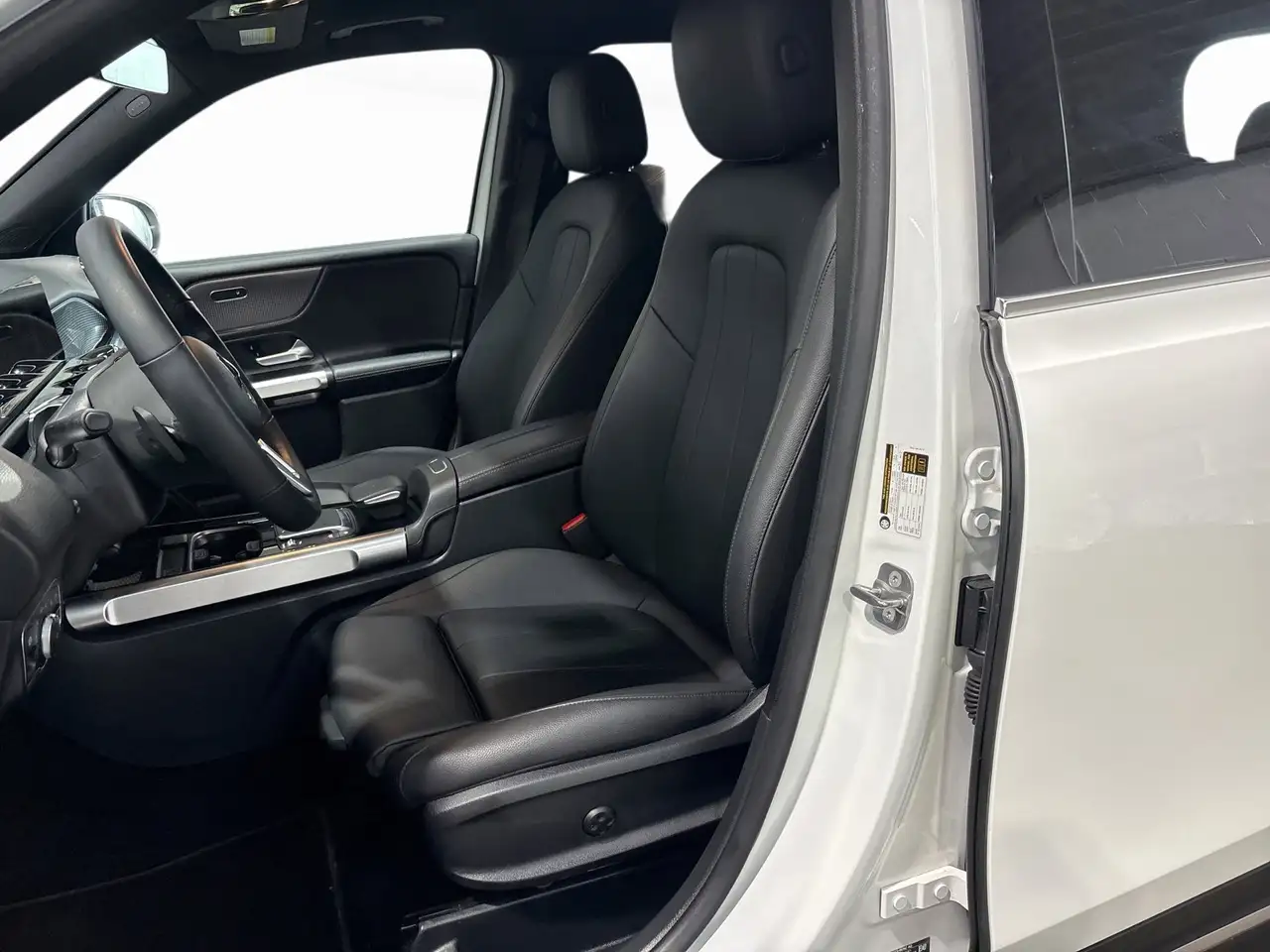 Mercedes-Benz GLB снимка Mercedes-Benz GLB