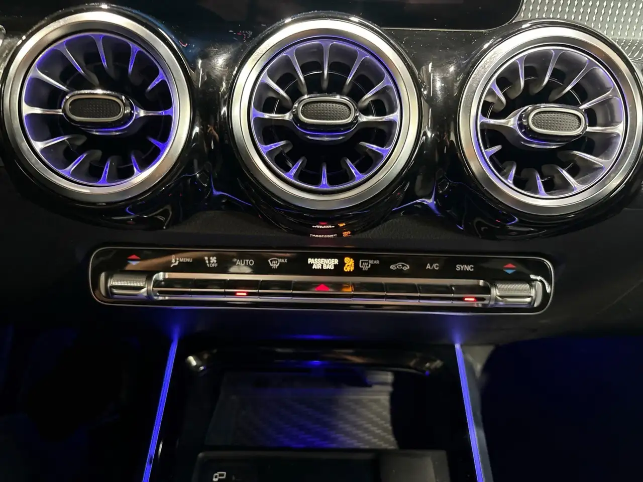 Mercedes-Benz GLB снимка Mercedes-Benz GLB