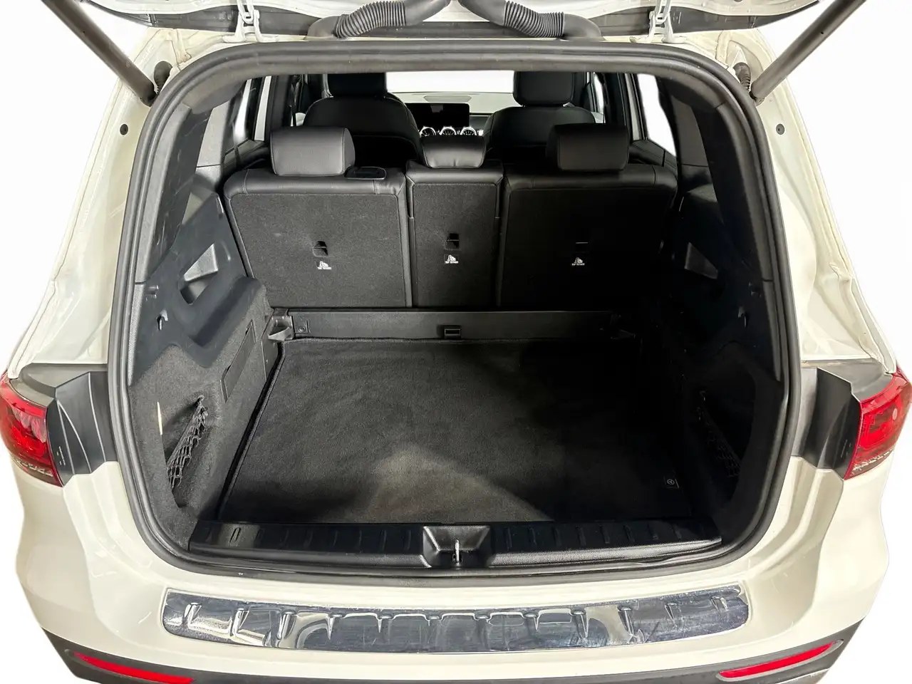 Mercedes-Benz GLB снимка Mercedes-Benz GLB