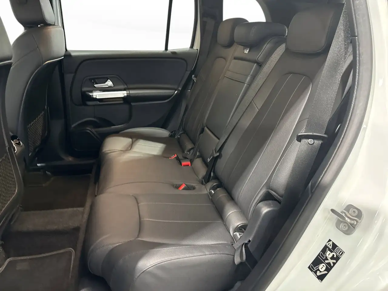 Mercedes-Benz GLB снимка Mercedes-Benz GLB