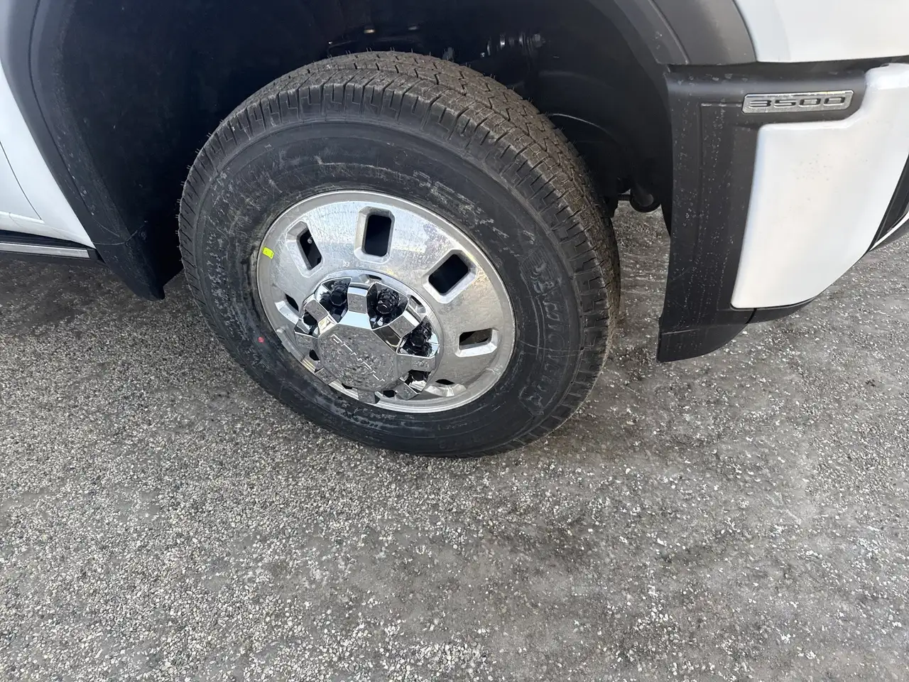 GMC Sierra 3500HD снимка GMC Sierra 3500HD