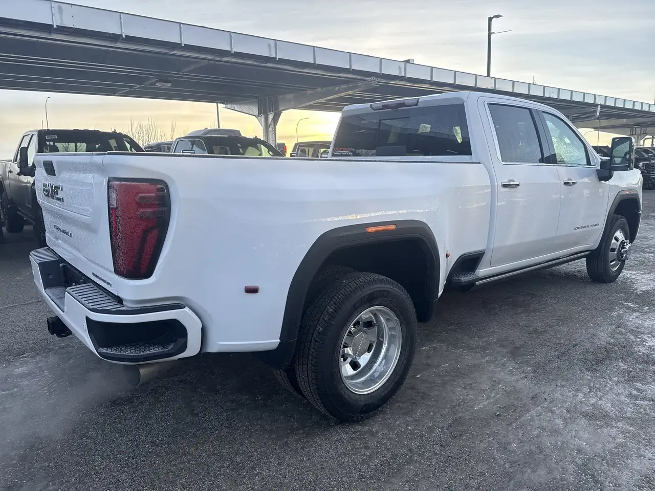 GMC Sierra 3500HD снимка GMC Sierra 3500HD