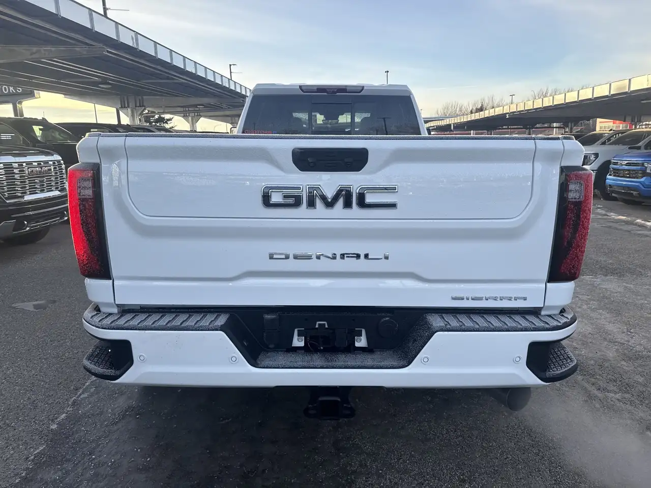 GMC Sierra 3500HD снимка GMC Sierra 3500HD