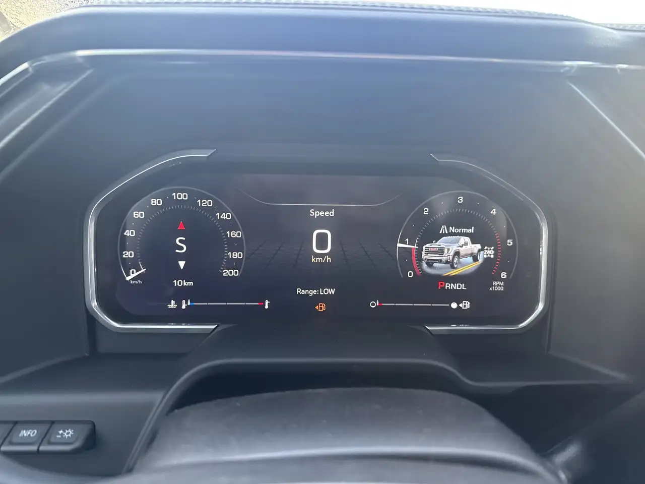 GMC Sierra 3500HD снимка GMC Sierra 3500HD