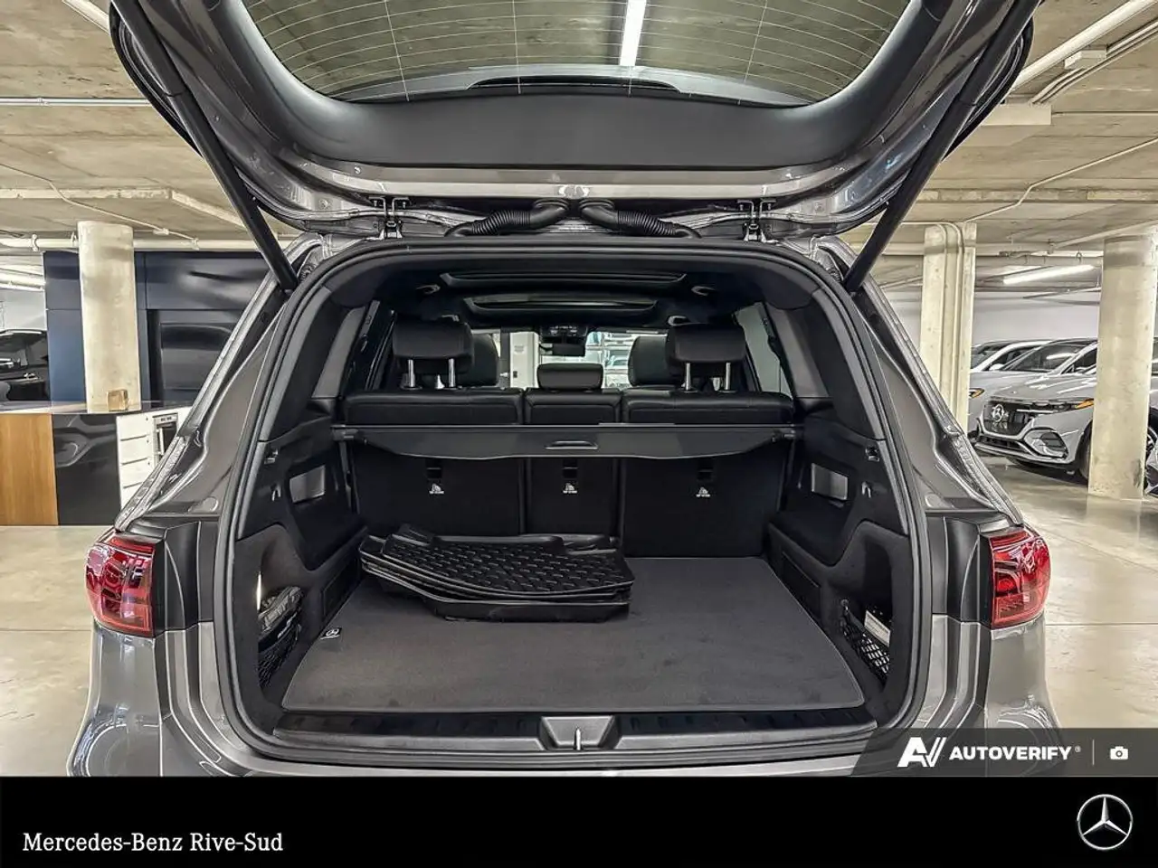 Mercedes-Benz EQB снимка Mercedes-Benz EQB