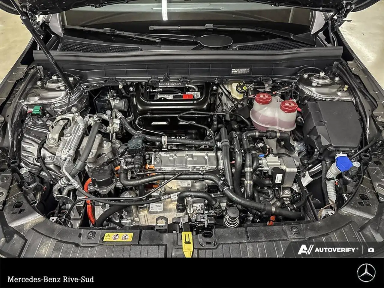 Mercedes-Benz EQB снимка Mercedes-Benz EQB