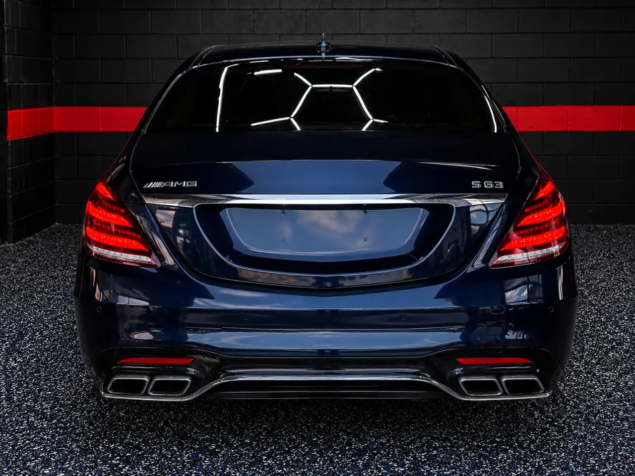 Mercedes-Benz S-Class снимка Mercedes-Benz S-Class