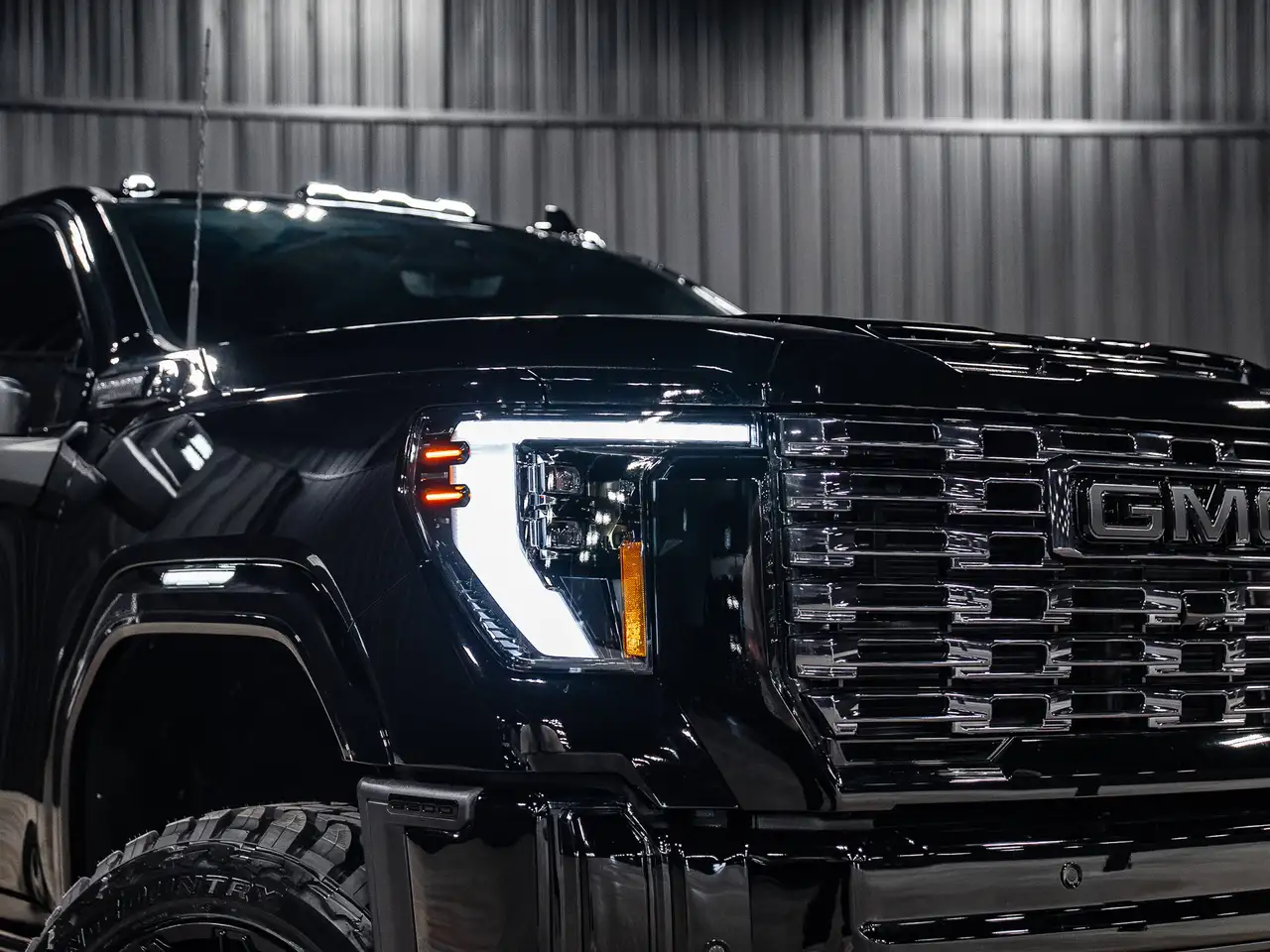GMC Sierra 3500HD снимка GMC Sierra 3500HD