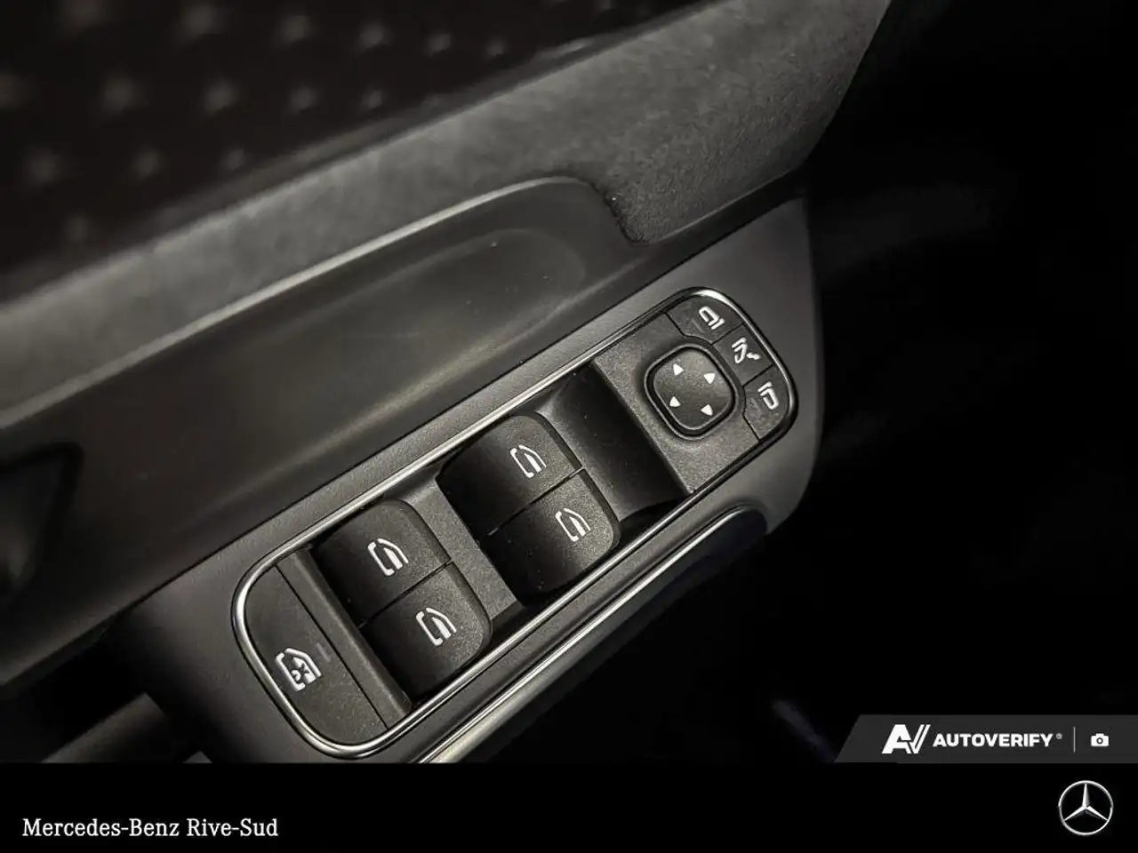 Mercedes-Benz EQB снимка Mercedes-Benz EQB
