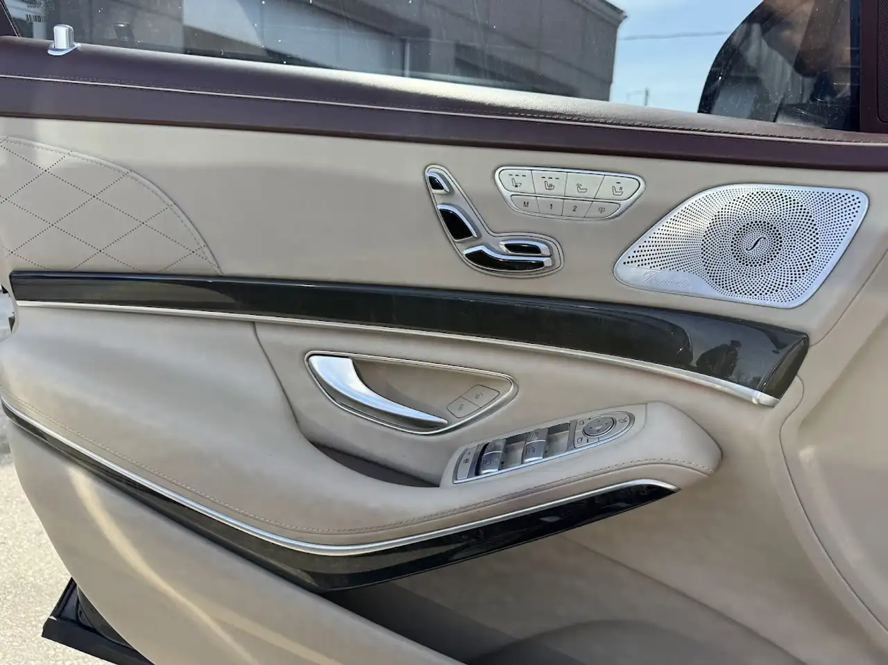 Mercedes-Benz S-Class снимка Mercedes-Benz S-Class