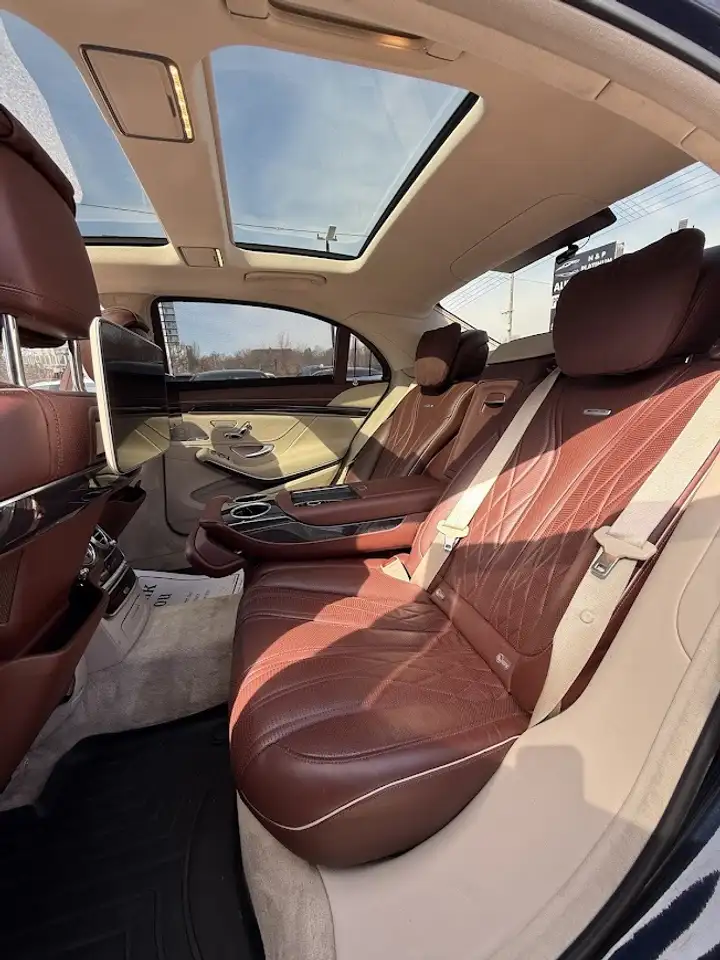 Mercedes-Benz S-Class снимка Mercedes-Benz S-Class