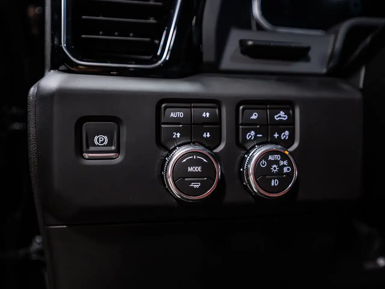 GMC Sierra 3500HD снимка GMC Sierra 3500HD