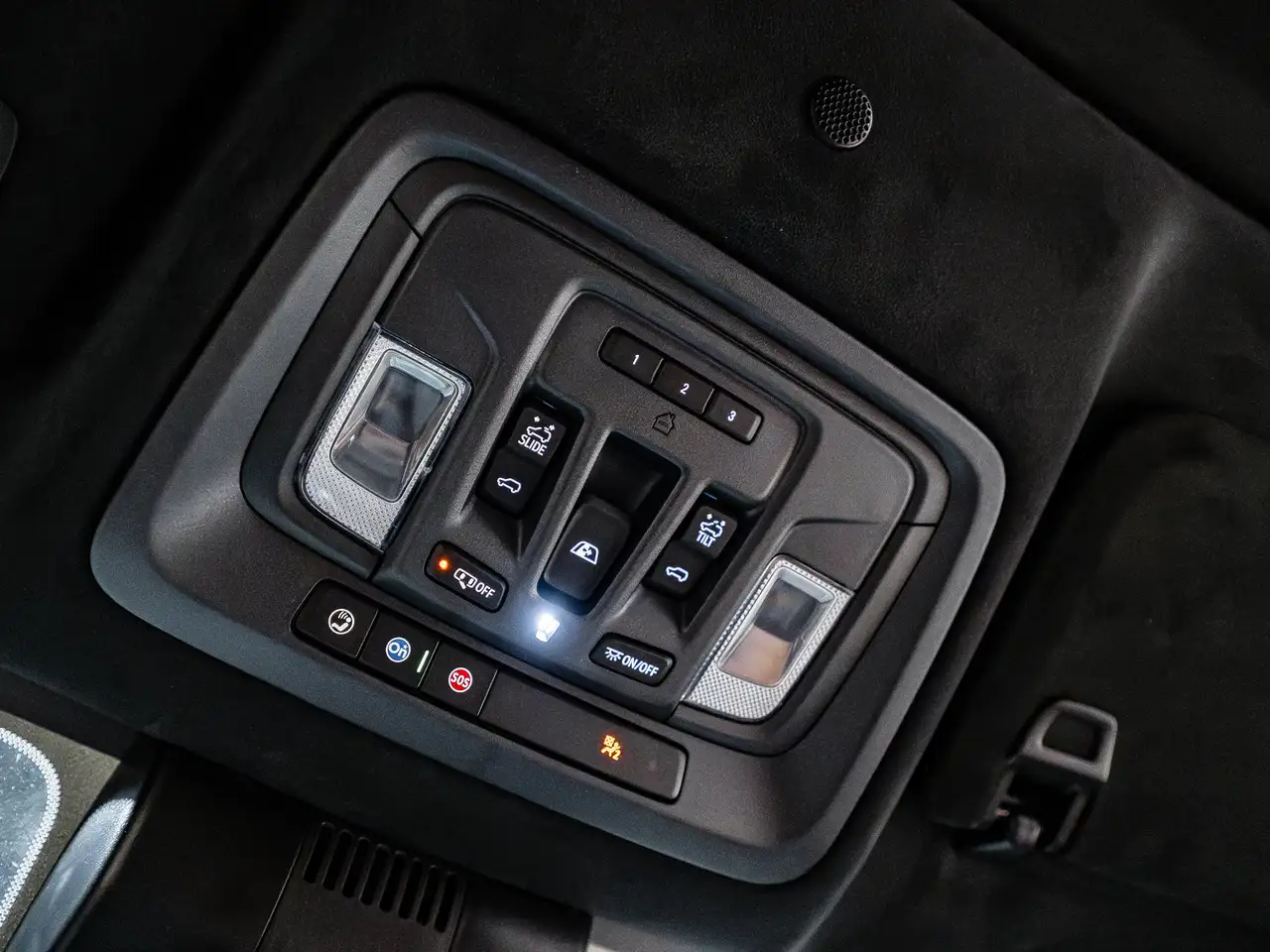 GMC Sierra 3500HD снимка GMC Sierra 3500HD