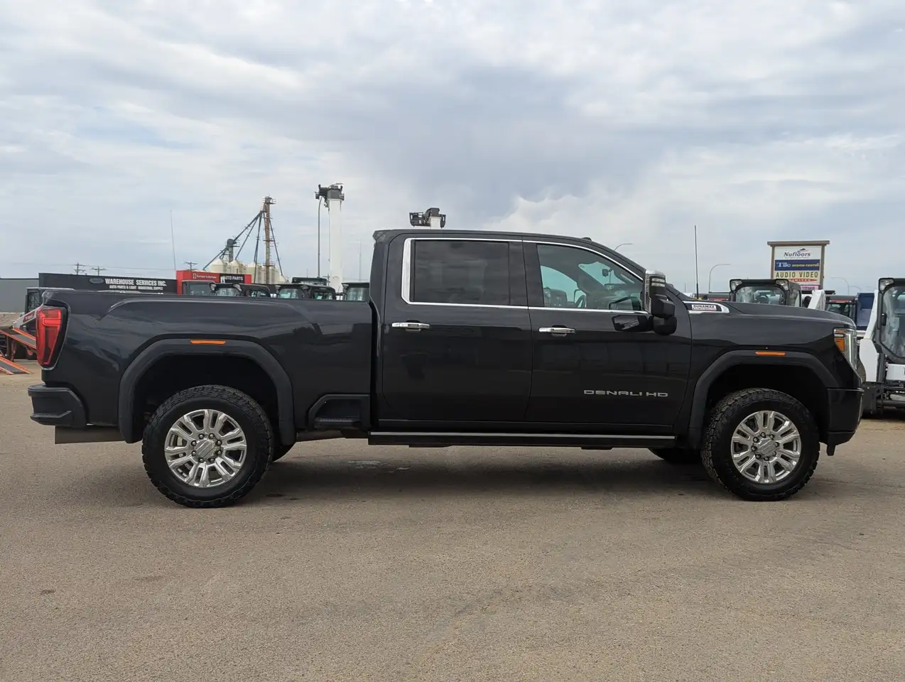 GMC Sierra 3500HD снимка GMC Sierra 3500HD