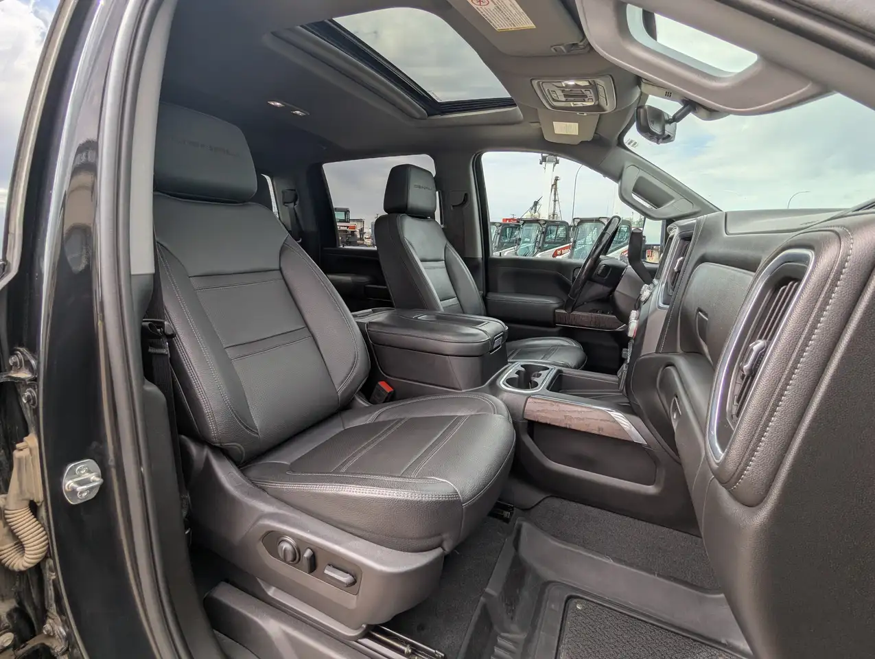 GMC Sierra 3500HD снимка GMC Sierra 3500HD