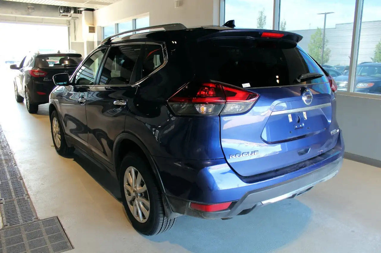 Nissan Rogue fotografie Nissan Rogue