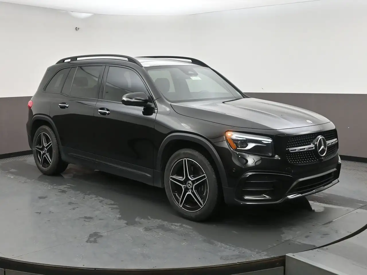 Mercedes-Benz GLB снимка Mercedes-Benz GLB