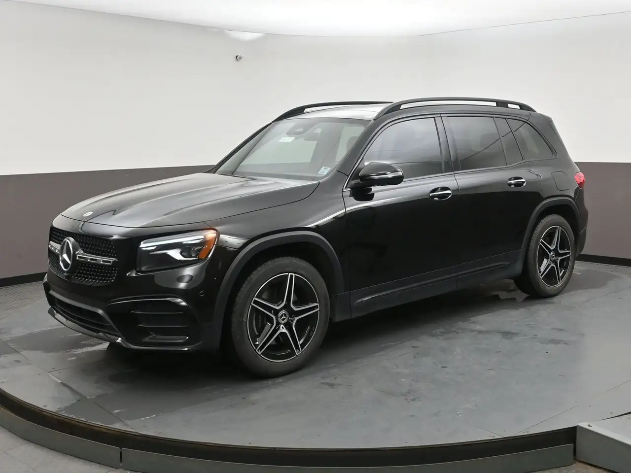Mercedes-Benz GLB снимка Mercedes-Benz GLB
