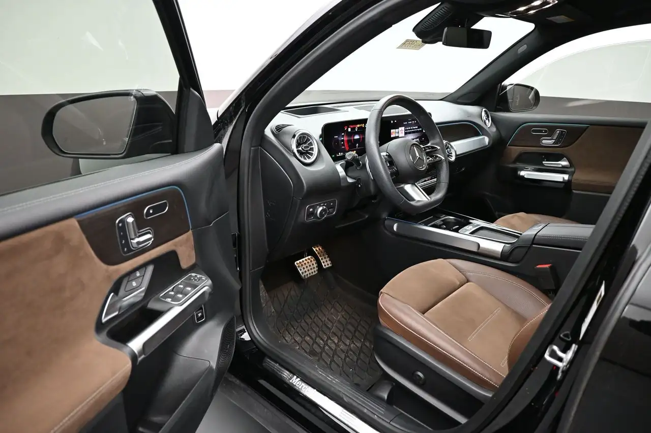 Mercedes-Benz GLB снимка Mercedes-Benz GLB