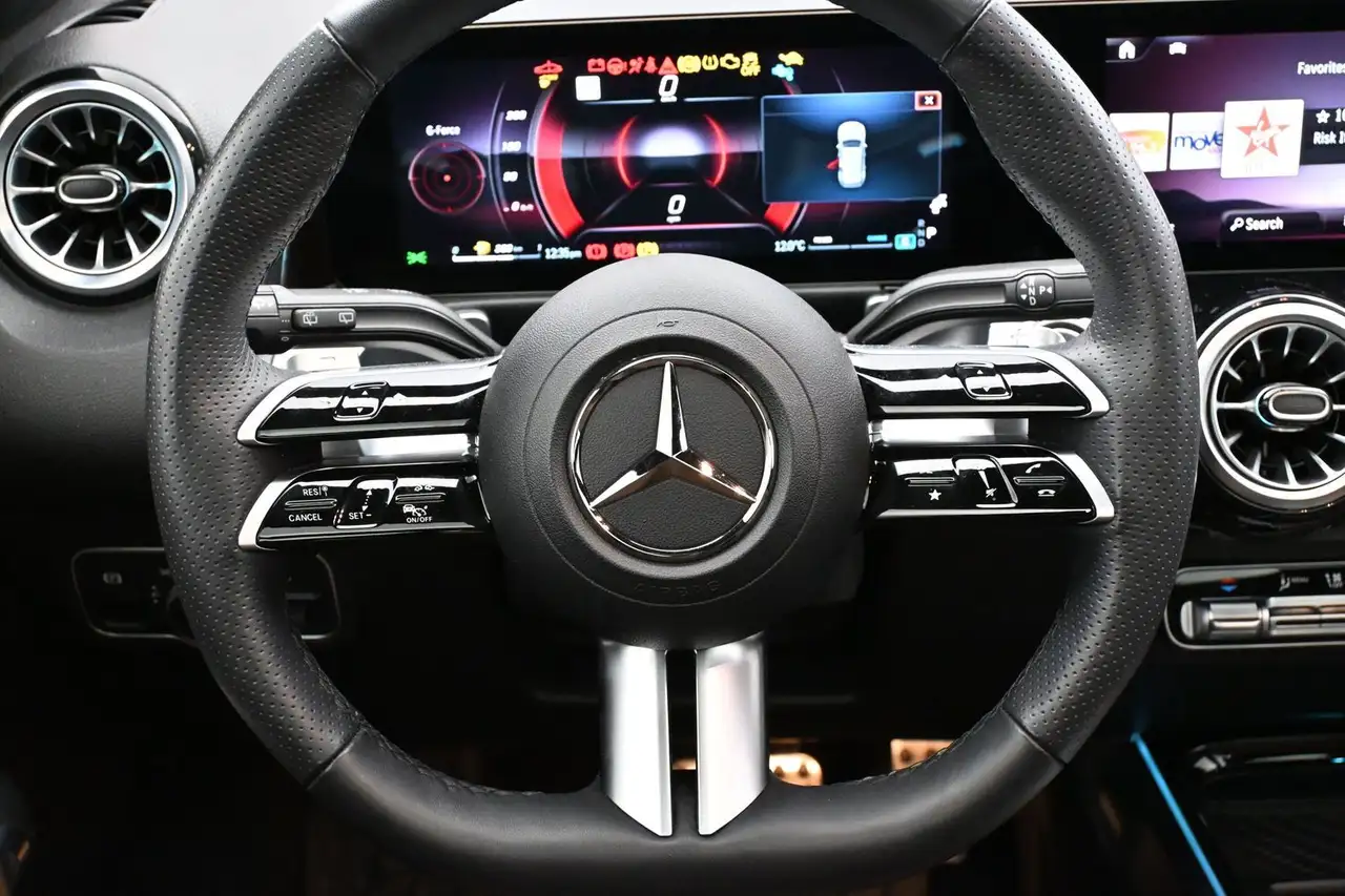 Mercedes-Benz GLB снимка Mercedes-Benz GLB