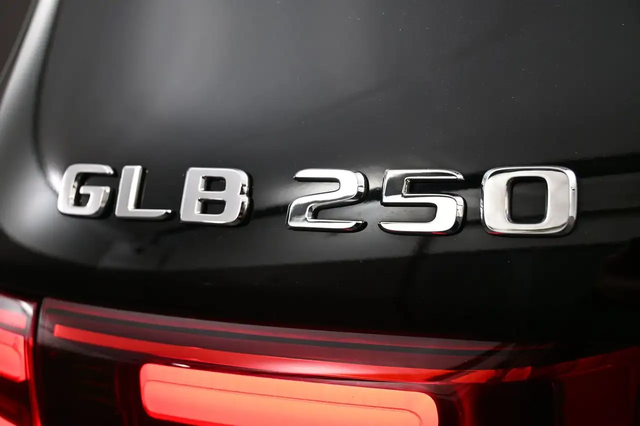 Mercedes-Benz GLB снимка Mercedes-Benz GLB
