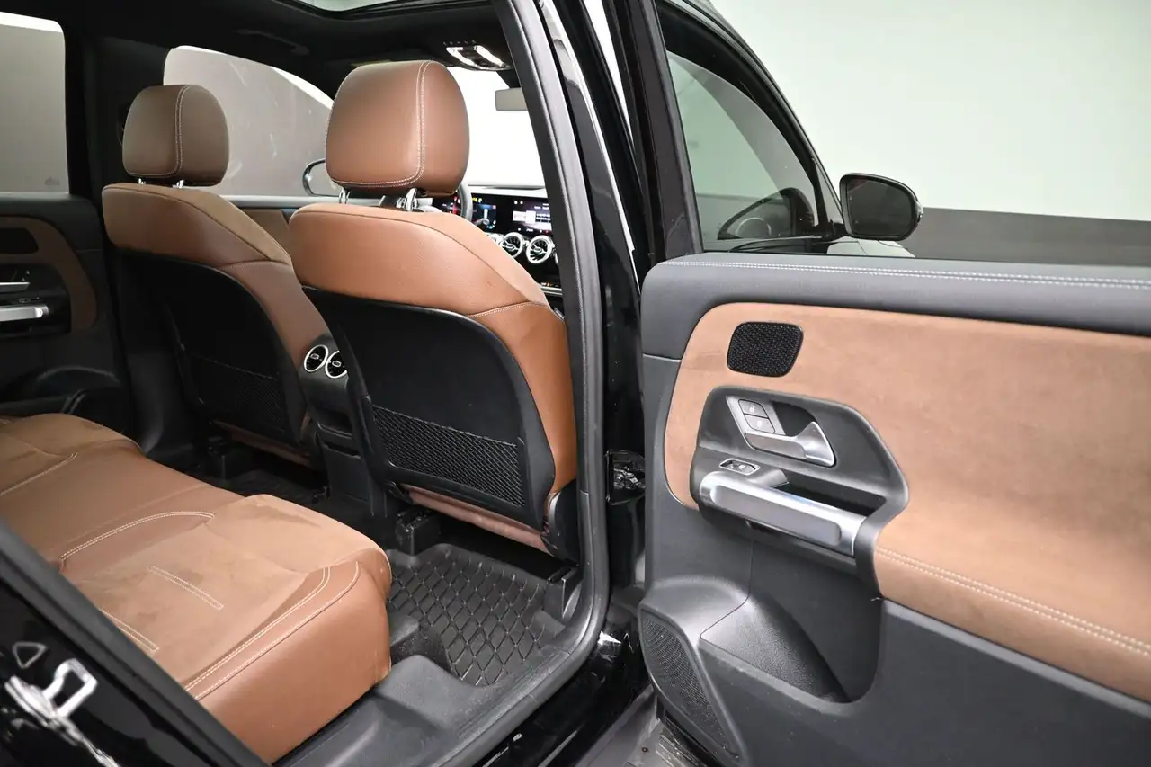Mercedes-Benz GLB снимка Mercedes-Benz GLB