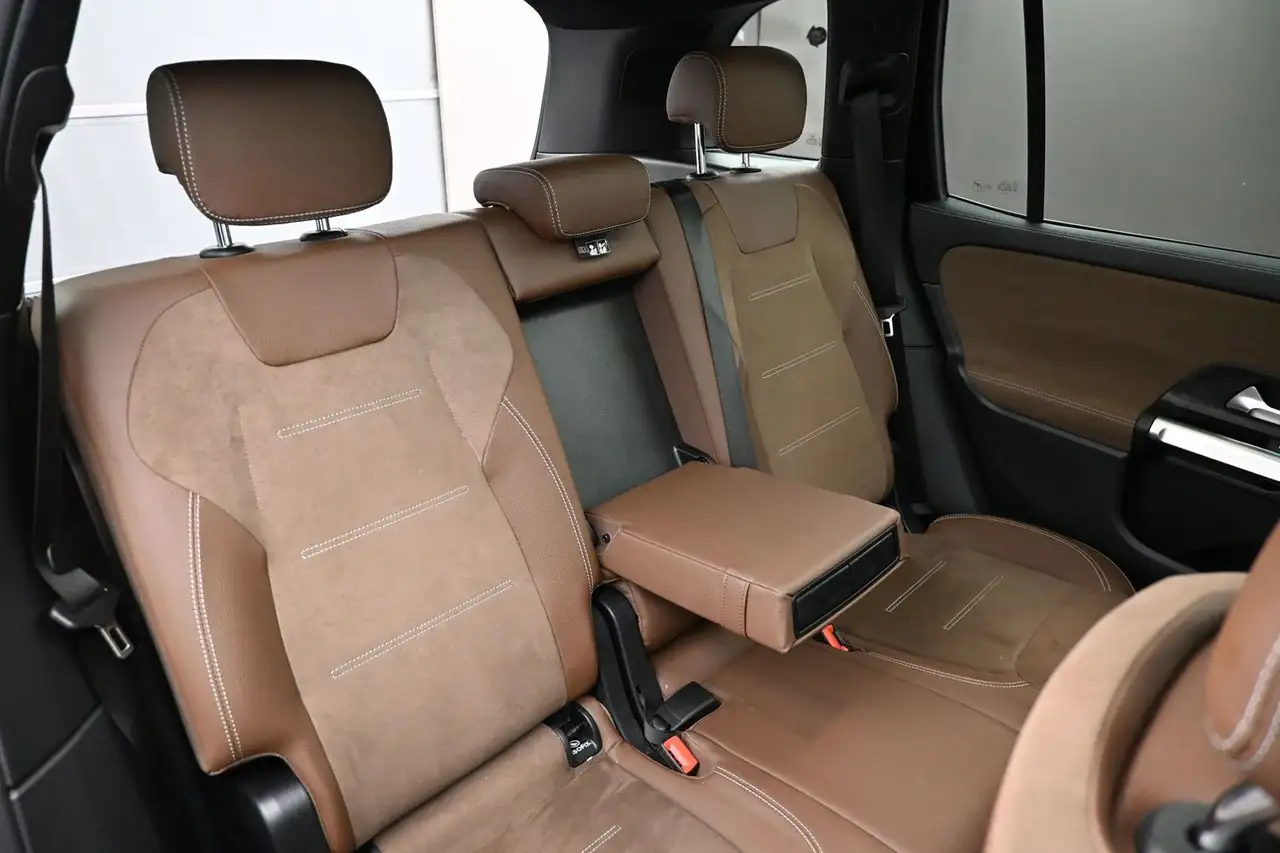 Mercedes-Benz GLB снимка Mercedes-Benz GLB