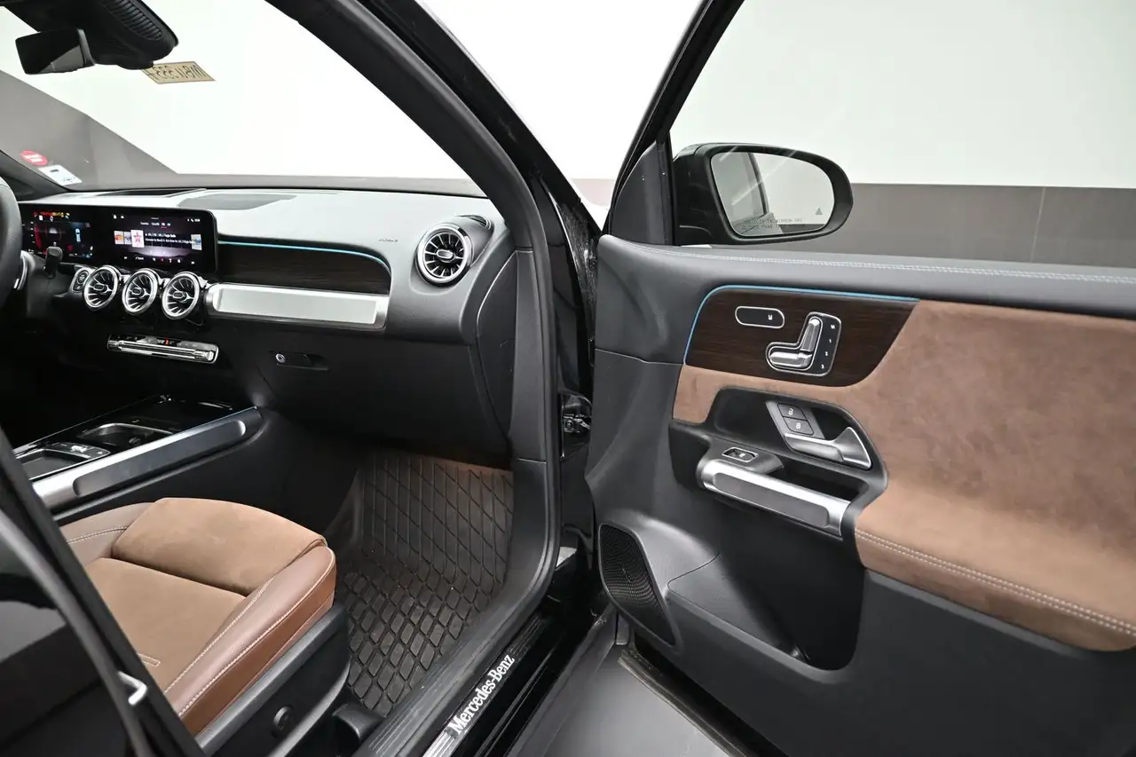 Mercedes-Benz GLB снимка Mercedes-Benz GLB