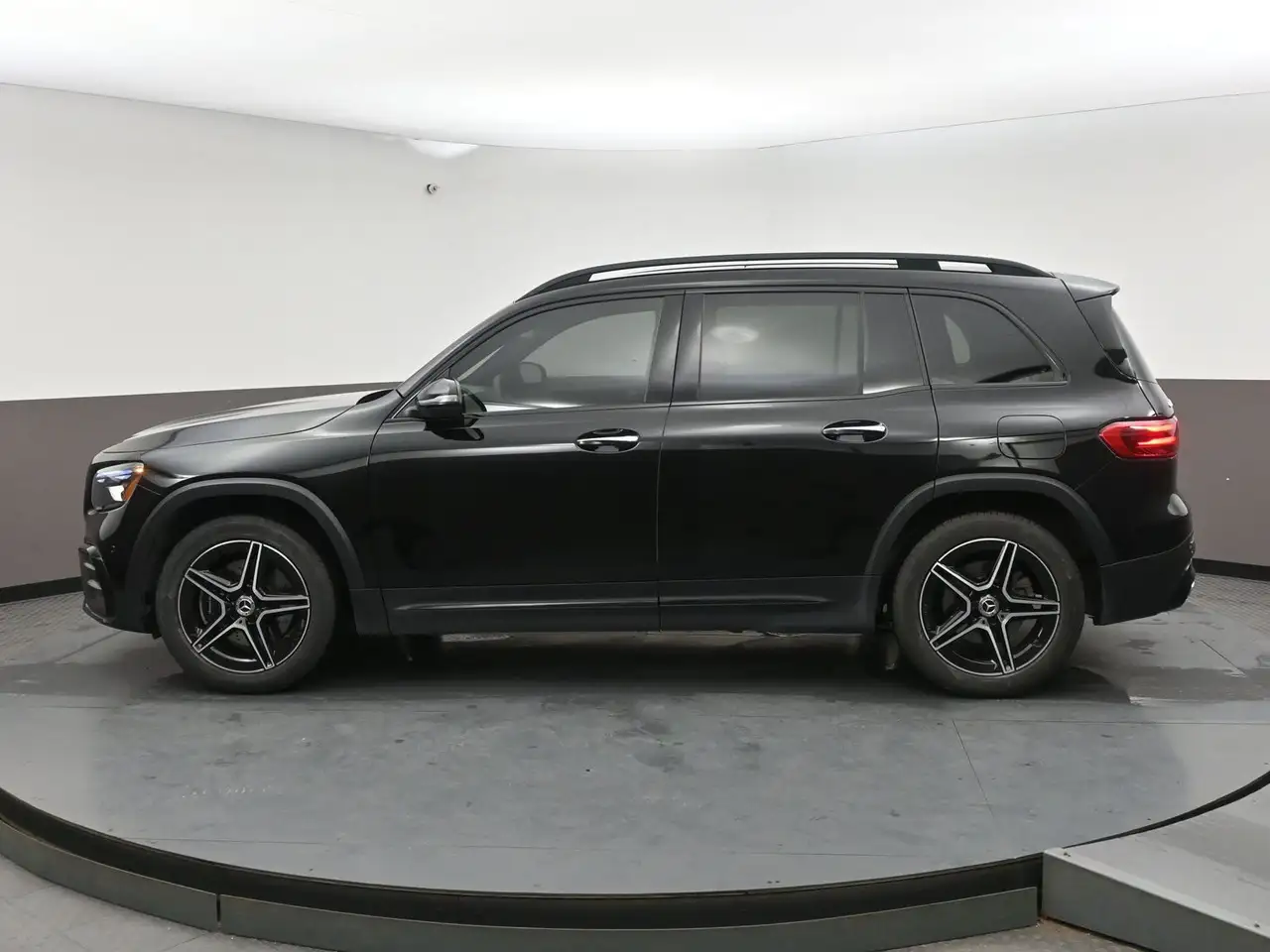 Mercedes-Benz GLB снимка Mercedes-Benz GLB