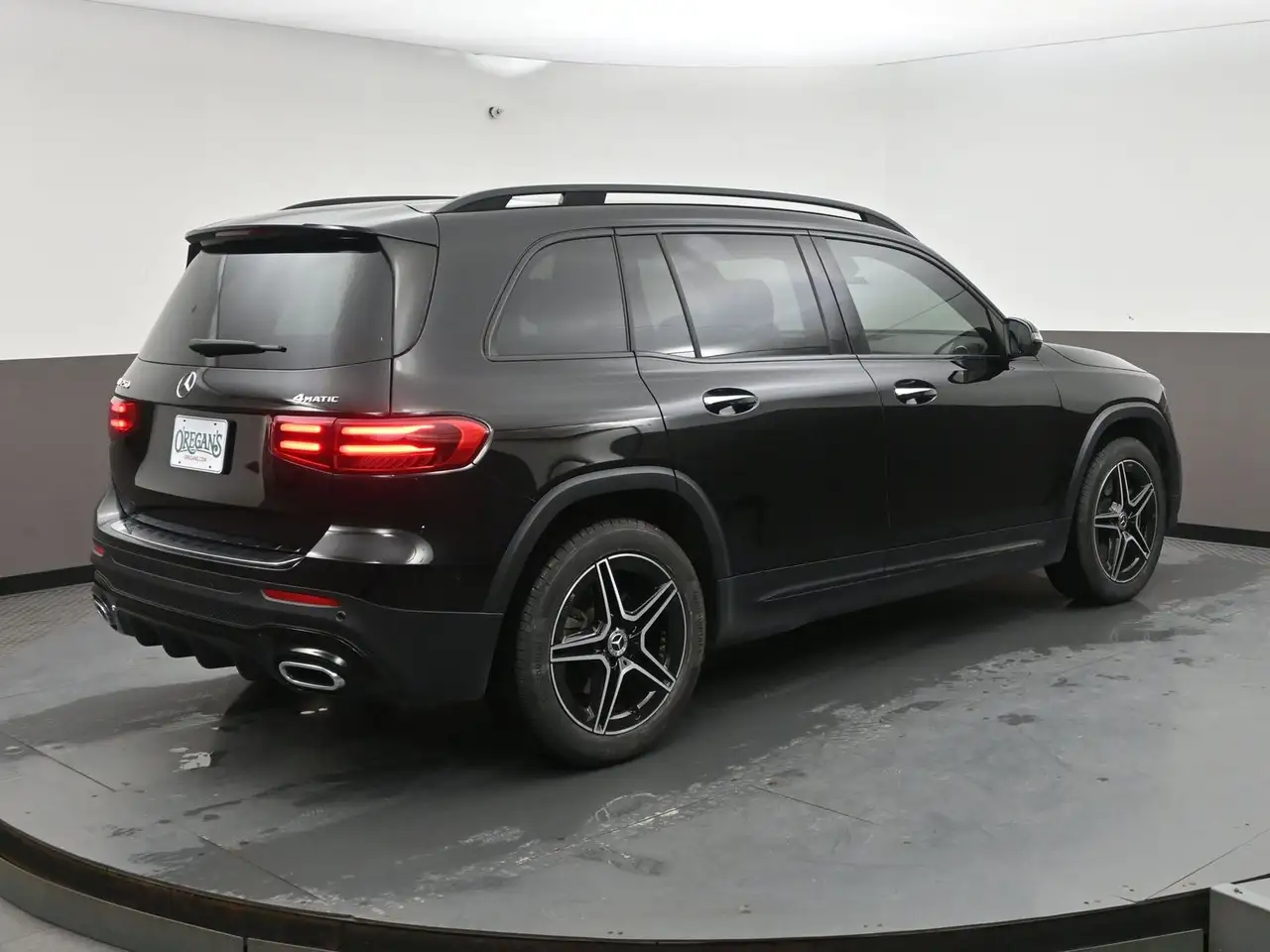 Mercedes-Benz GLB снимка Mercedes-Benz GLB