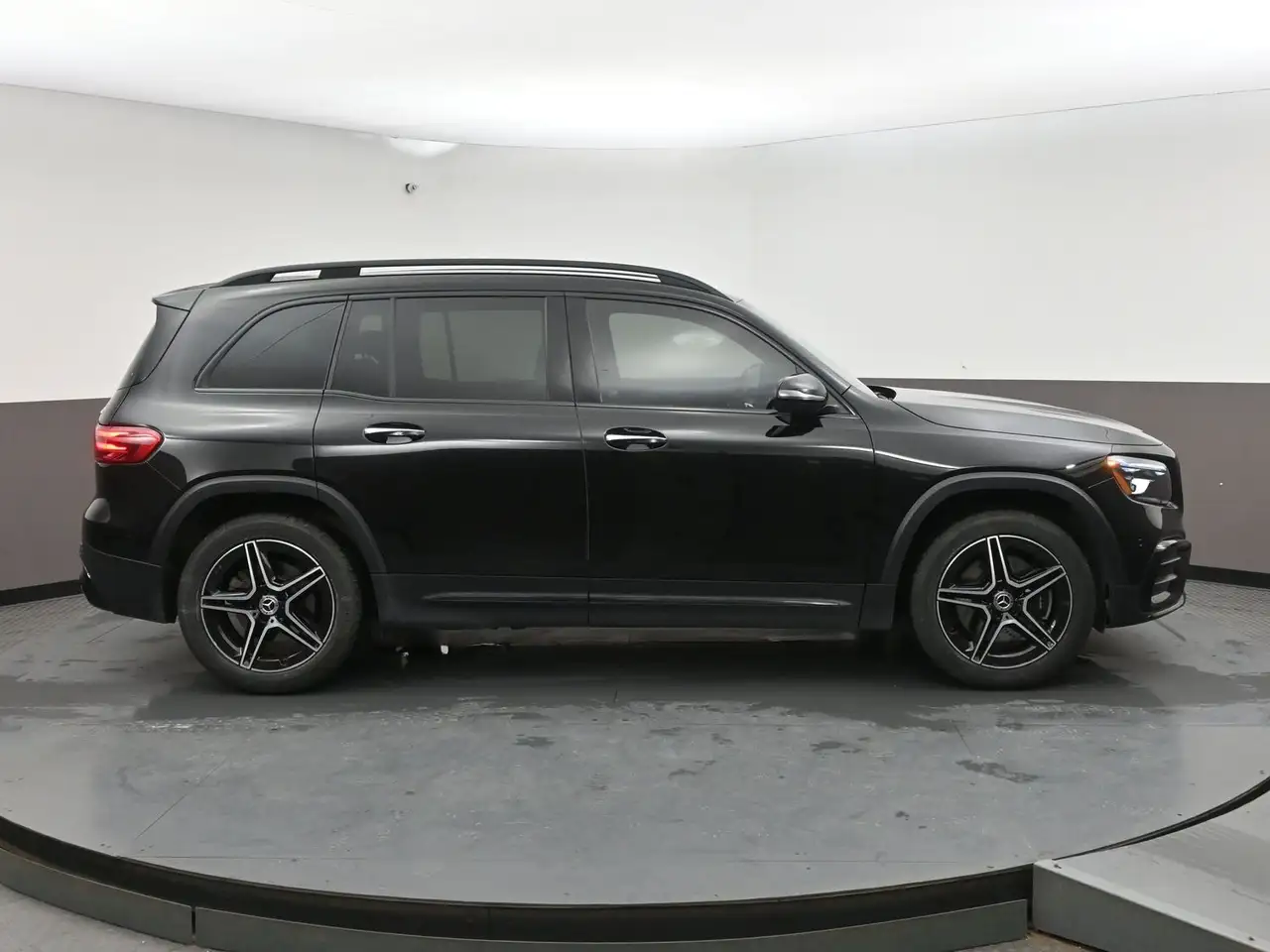 Mercedes-Benz GLB снимка Mercedes-Benz GLB