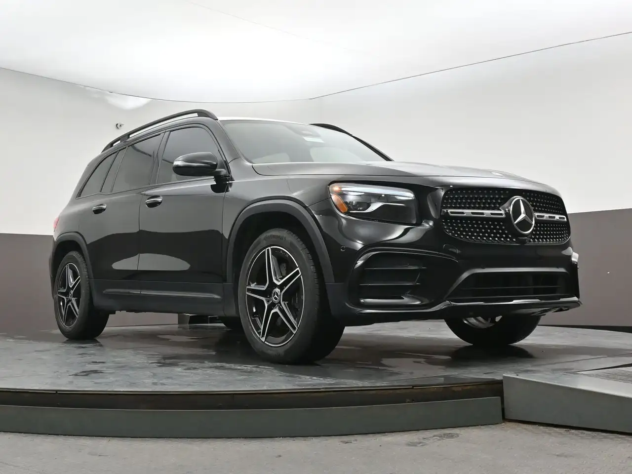 Mercedes-Benz GLB снимка Mercedes-Benz GLB