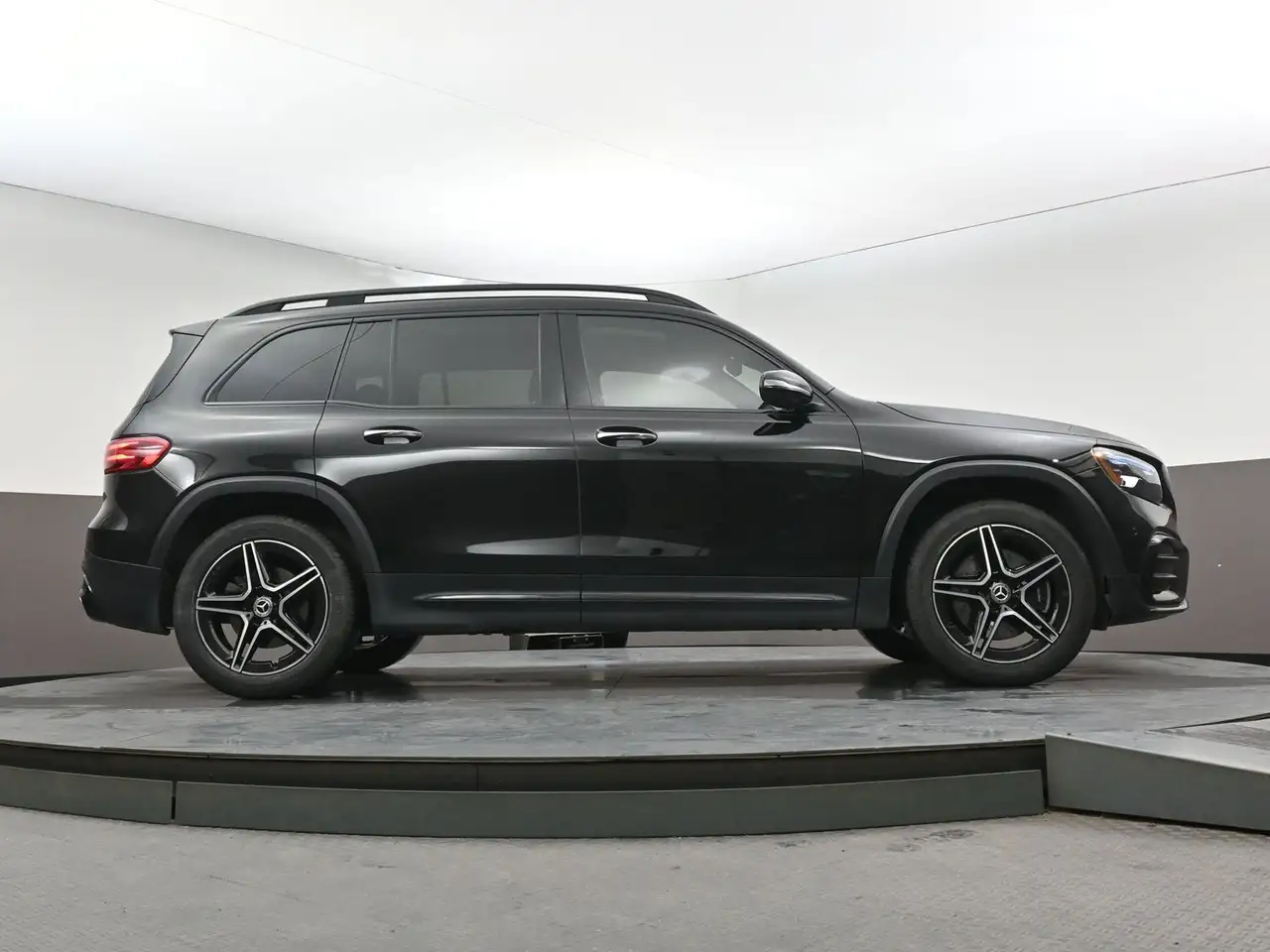 Mercedes-Benz GLB снимка Mercedes-Benz GLB