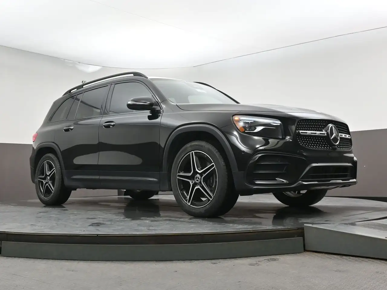 Mercedes-Benz GLB снимка Mercedes-Benz GLB