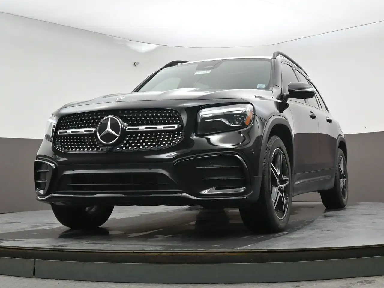 Mercedes-Benz GLB снимка Mercedes-Benz GLB