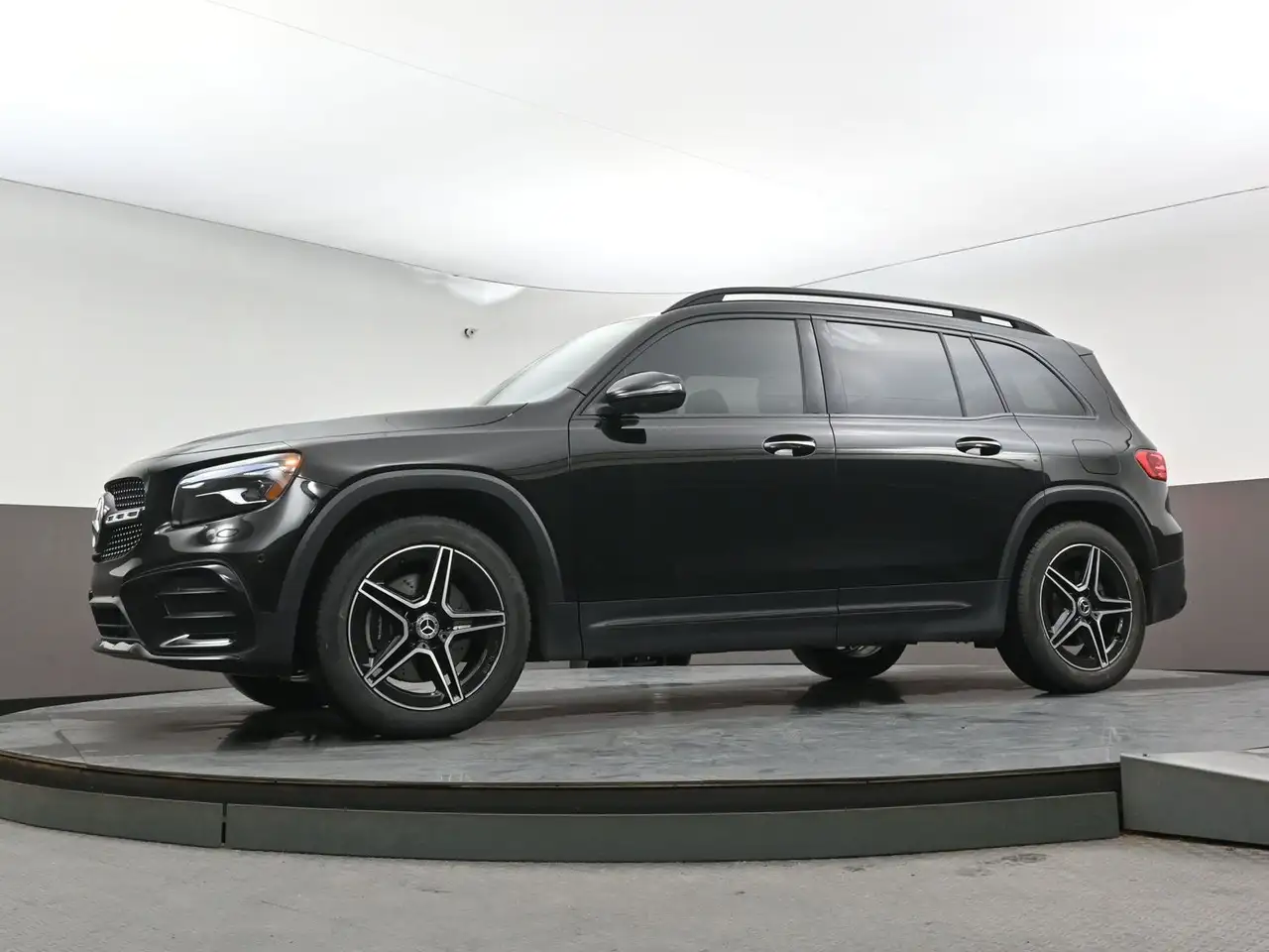 Mercedes-Benz GLB снимка Mercedes-Benz GLB