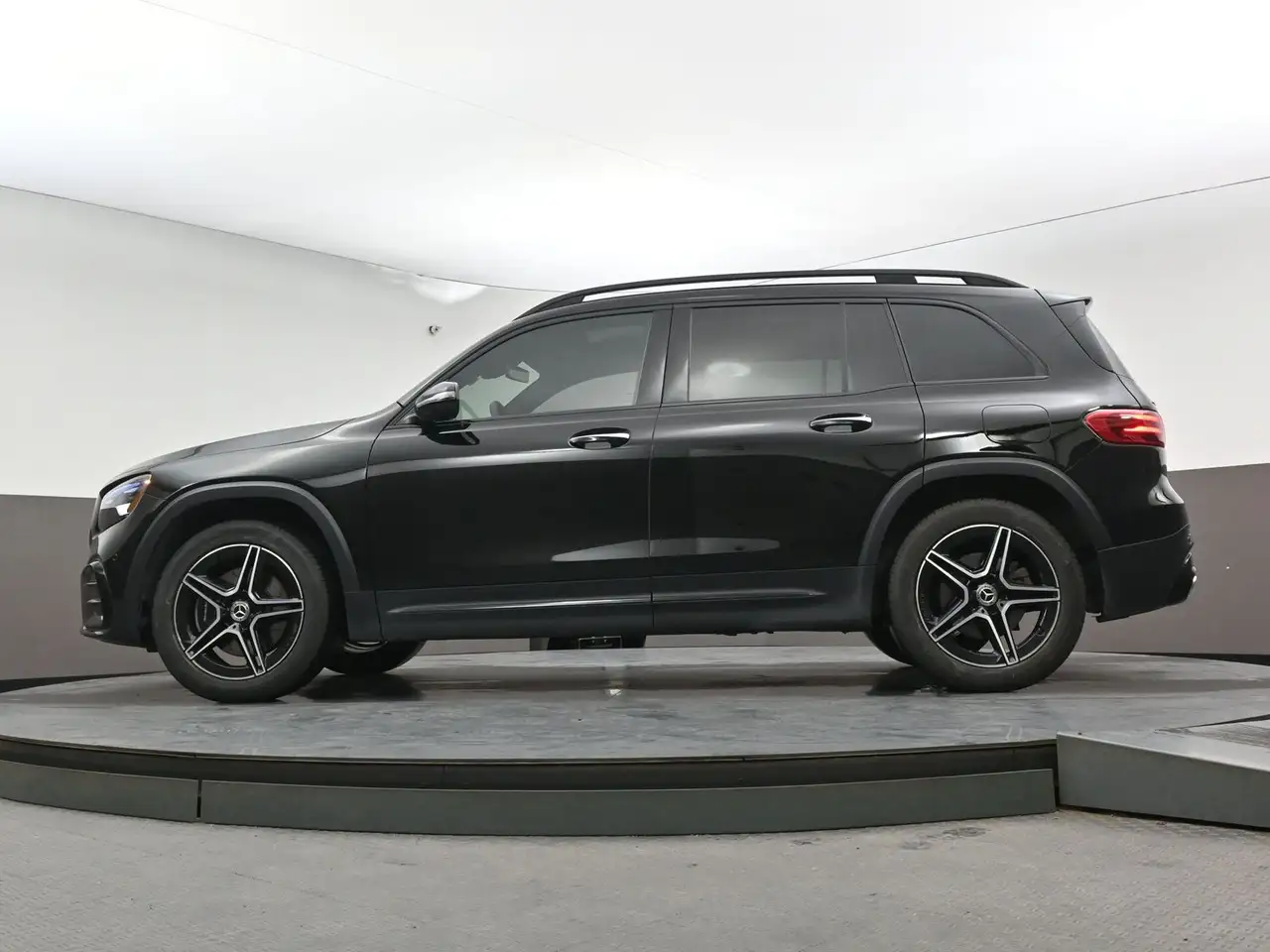 Mercedes-Benz GLB снимка Mercedes-Benz GLB