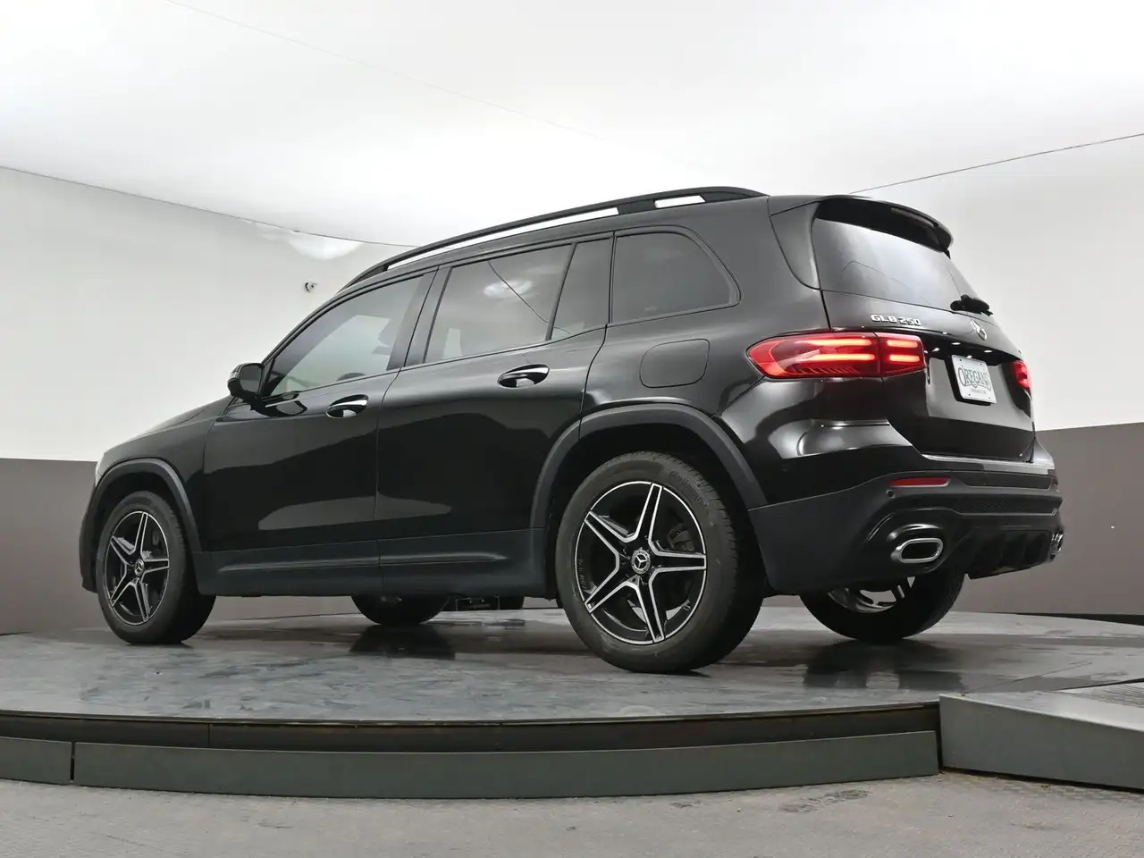 Mercedes-Benz GLB снимка Mercedes-Benz GLB