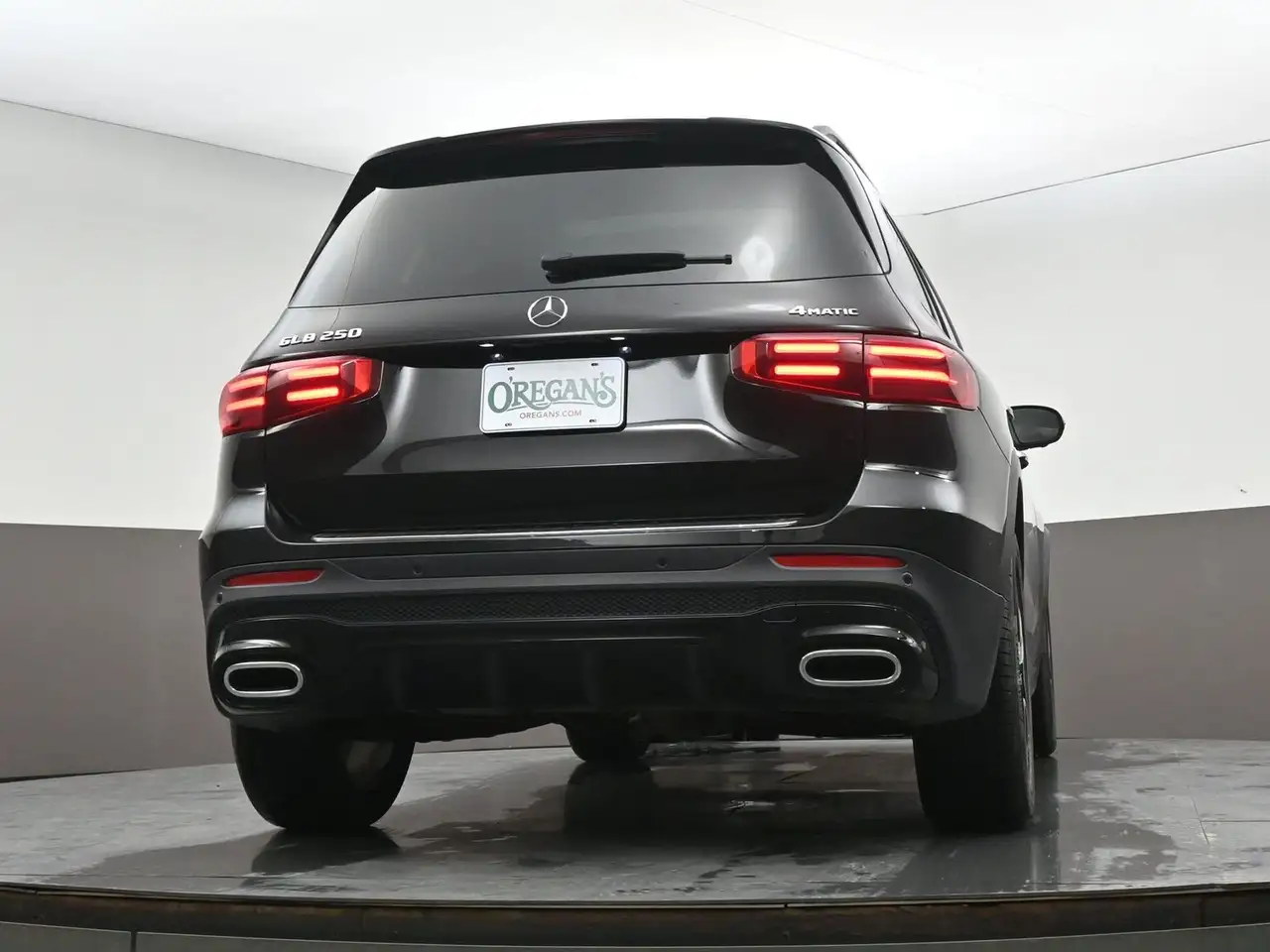 Mercedes-Benz GLB снимка Mercedes-Benz GLB