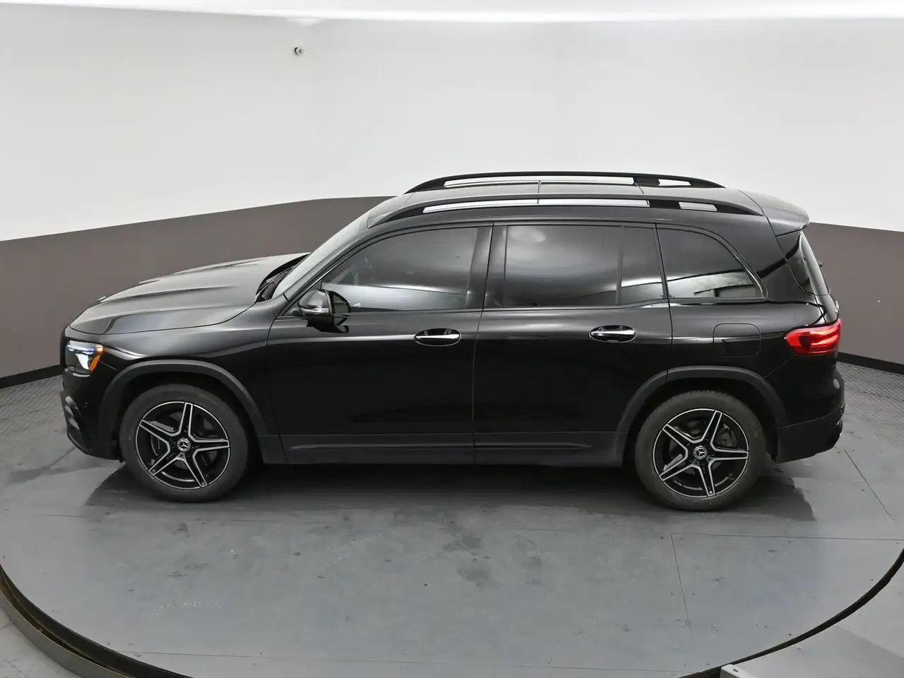 Mercedes-Benz GLB снимка Mercedes-Benz GLB