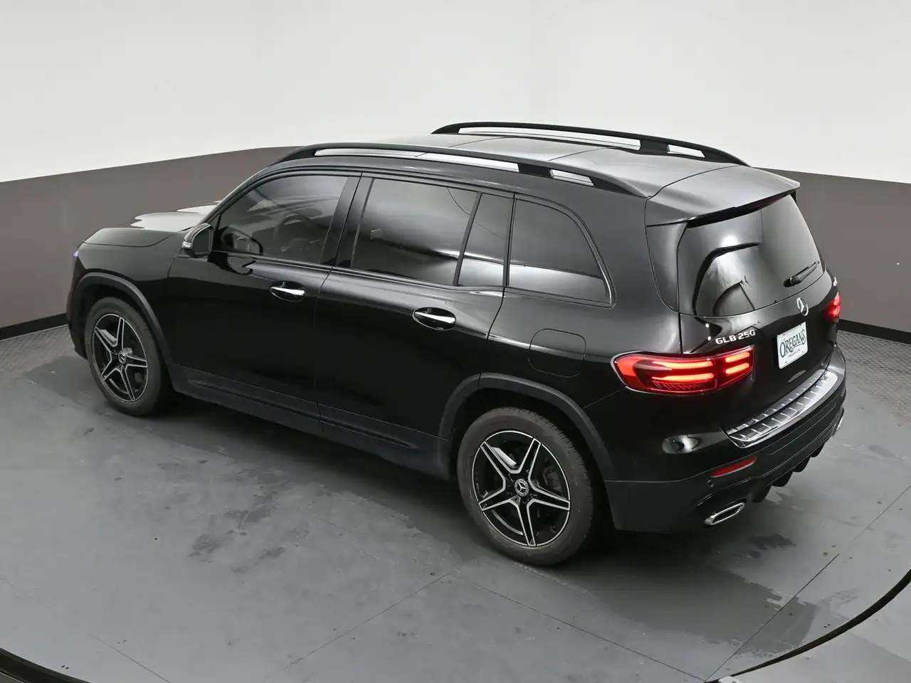 Mercedes-Benz GLB снимка Mercedes-Benz GLB