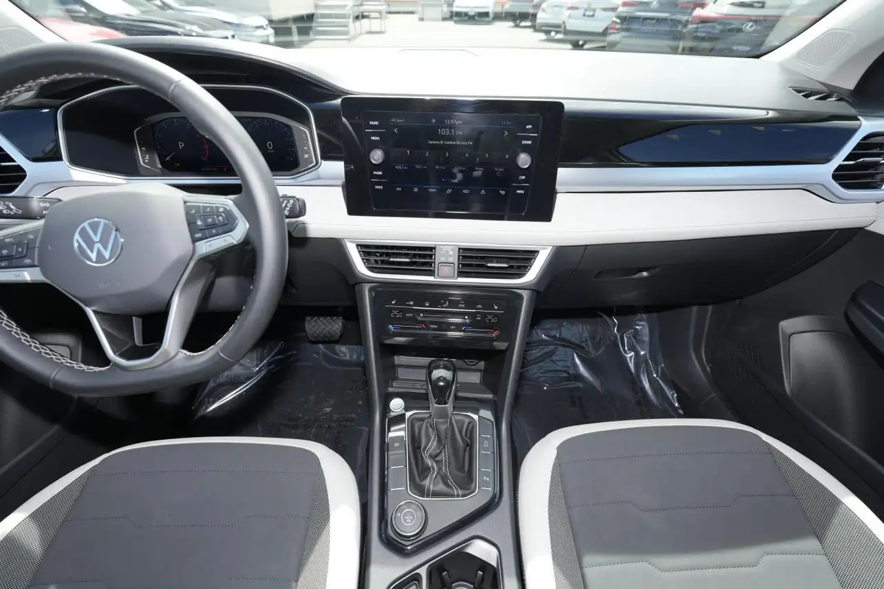 Volkswagen Taos снимка Volkswagen Taos