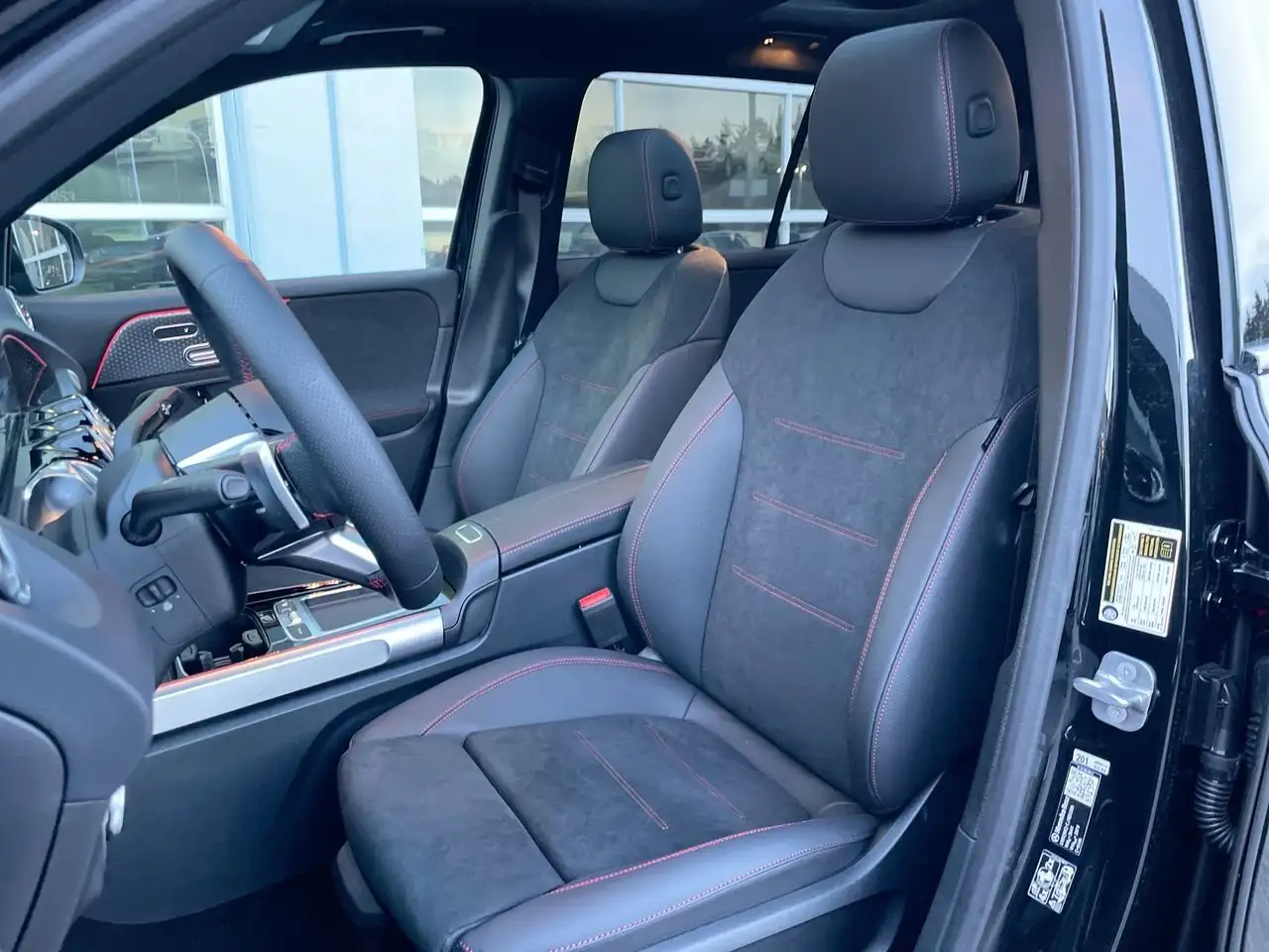 Mercedes-Benz GLB снимка Mercedes-Benz GLB