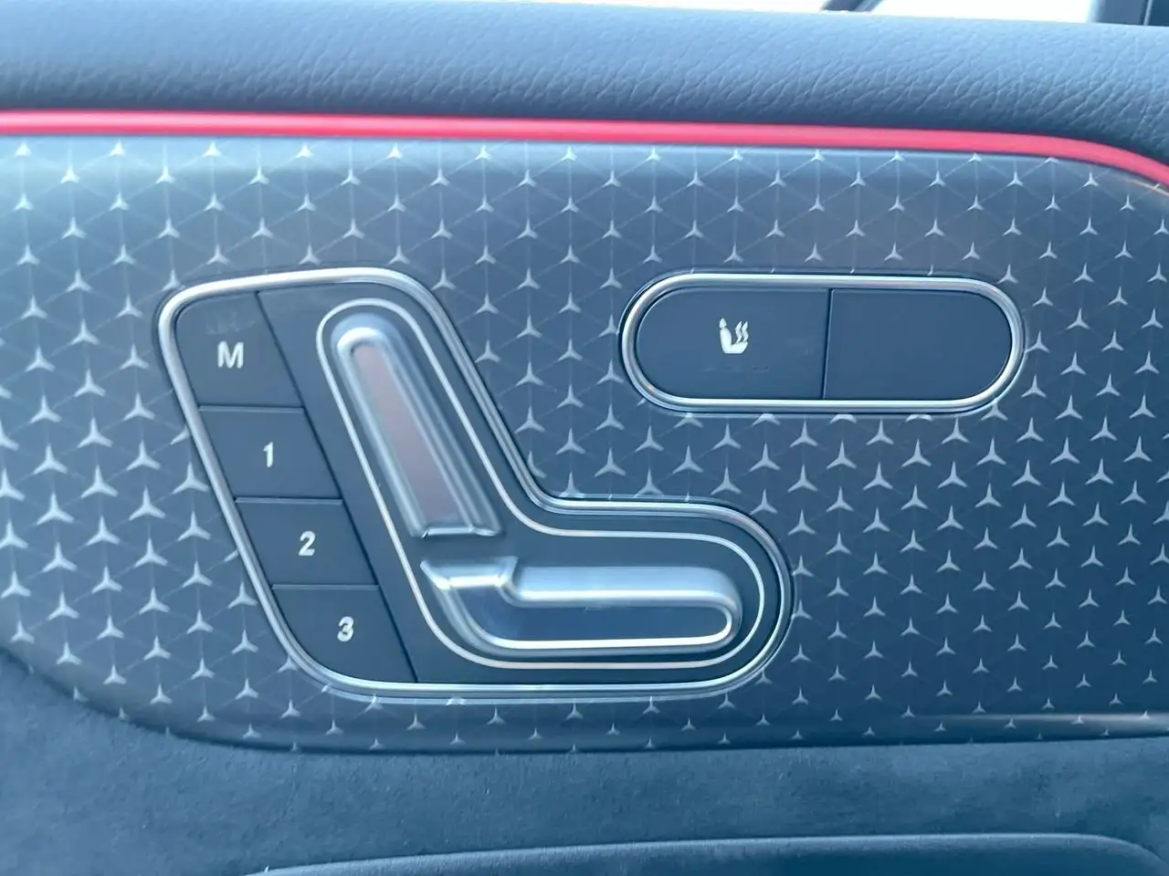 Mercedes-Benz GLB снимка Mercedes-Benz GLB