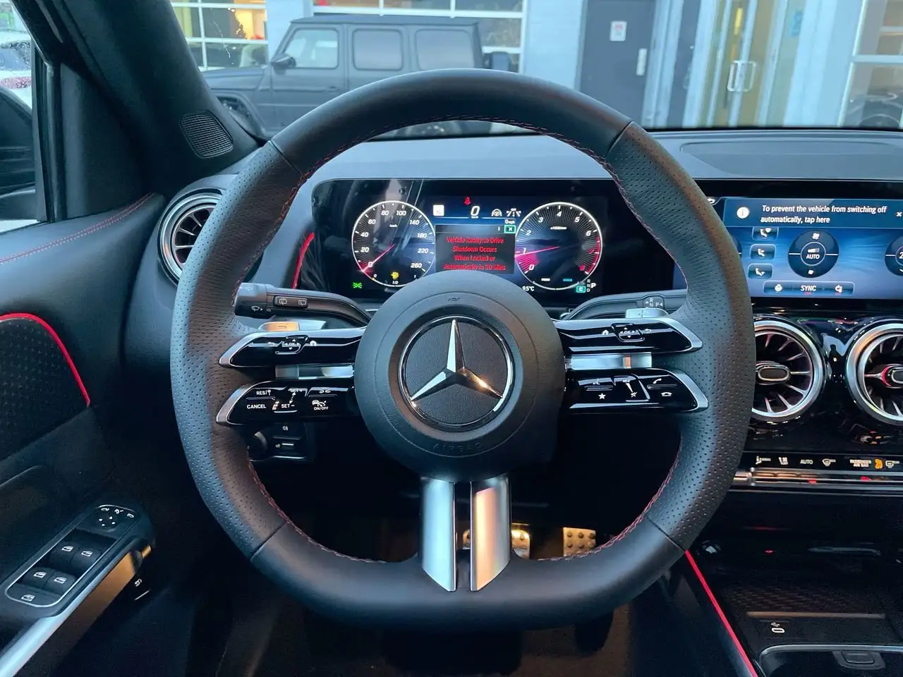 Mercedes-Benz GLB снимка Mercedes-Benz GLB