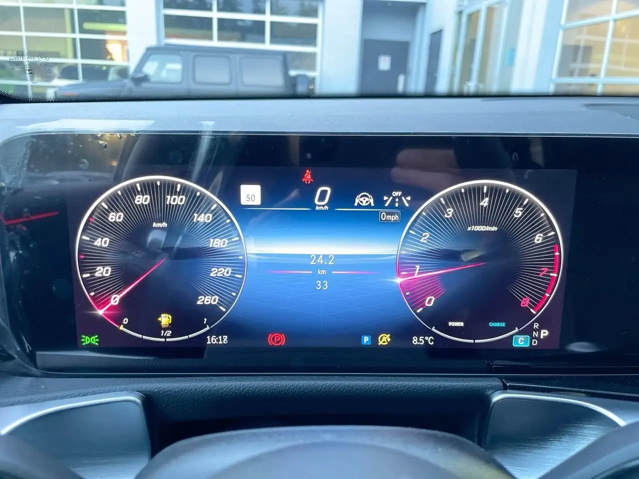 Mercedes-Benz GLB снимка Mercedes-Benz GLB