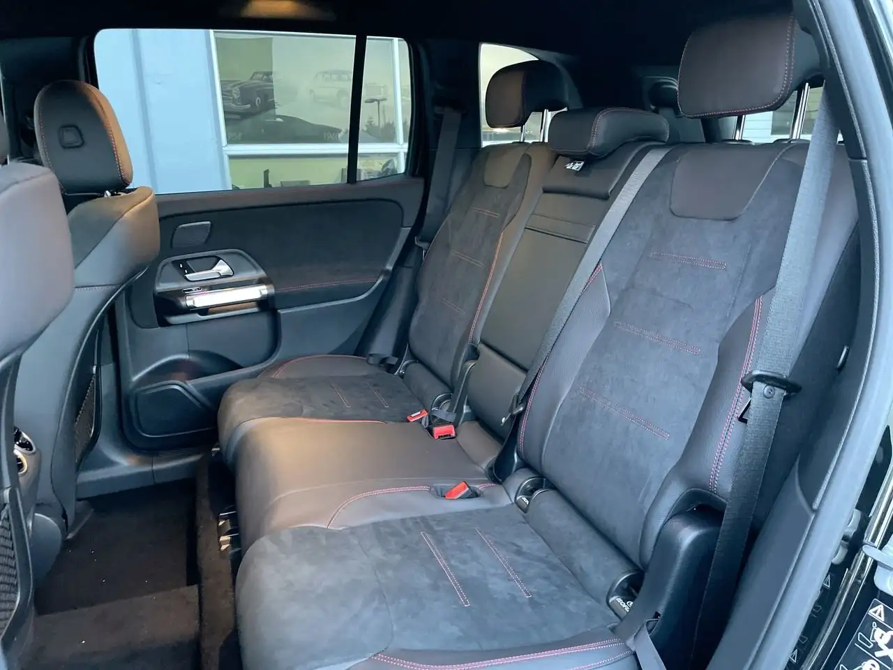 Mercedes-Benz GLB снимка Mercedes-Benz GLB