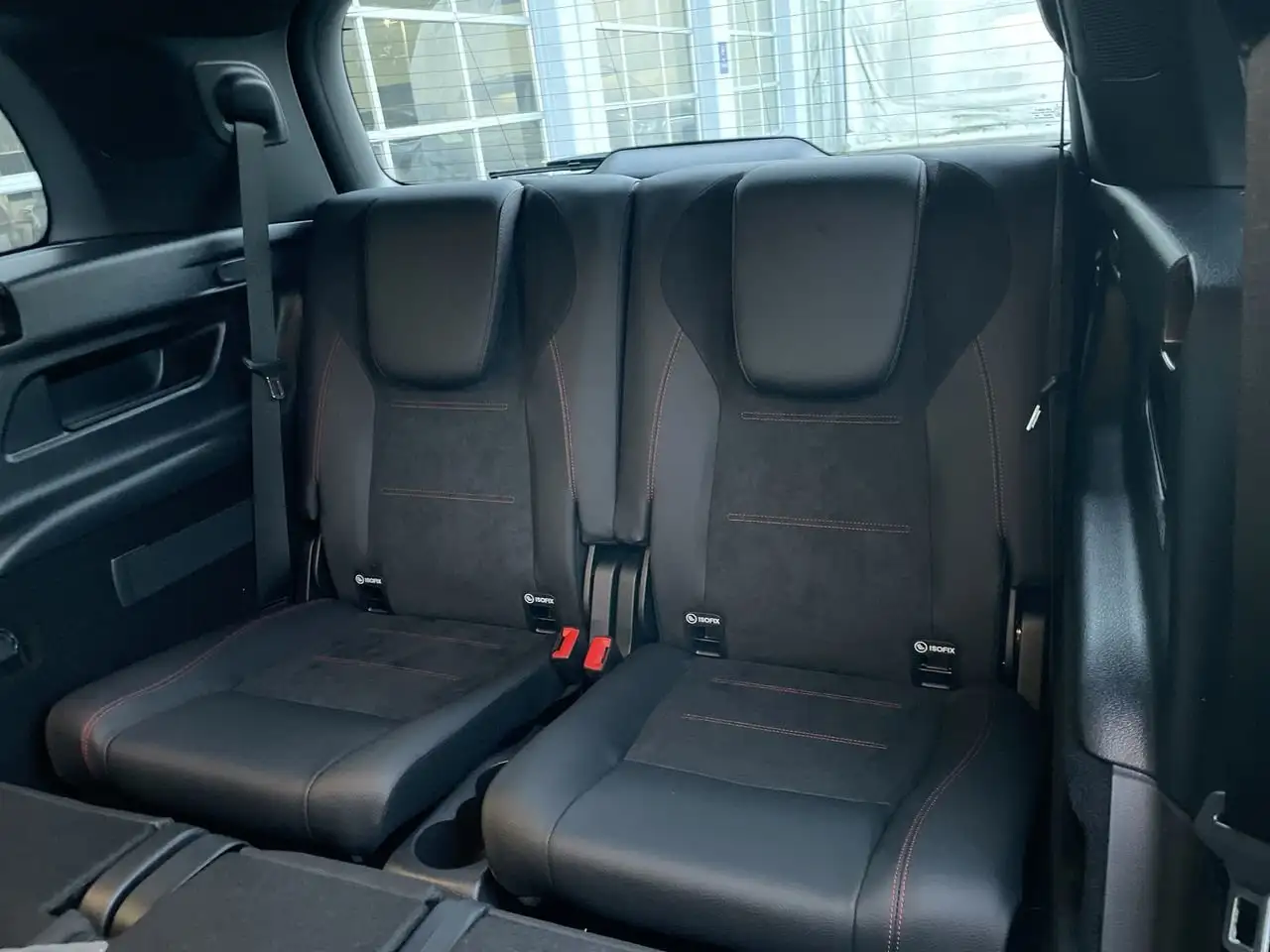 Mercedes-Benz GLB снимка Mercedes-Benz GLB
