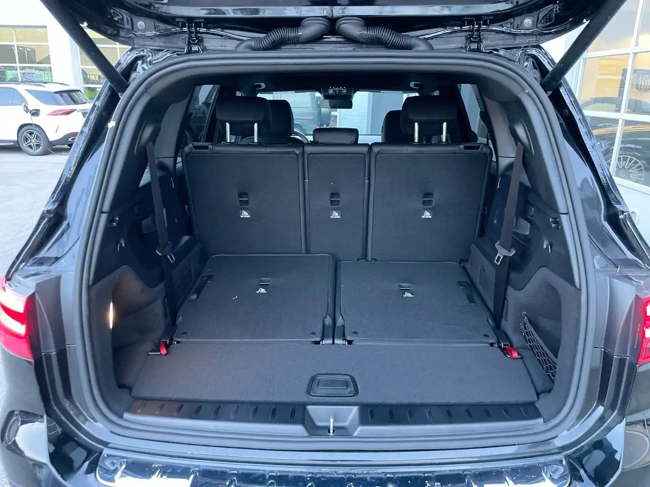 Mercedes-Benz GLB снимка Mercedes-Benz GLB